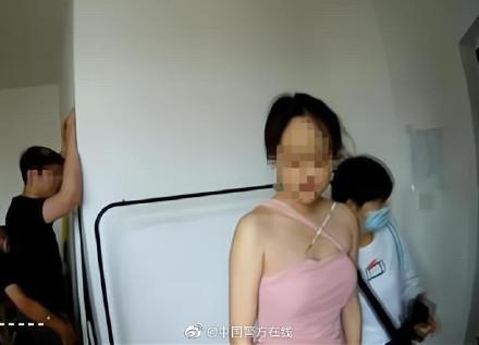 女嘉宾意外爆料拍视频,揭秘视频拍摄幕后真相 第3张 女嘉宾意外爆料拍视频,揭秘视频拍摄幕后真相 第3张