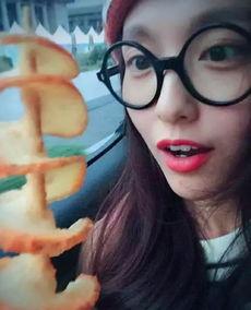 美瞳网红吃瓜图片高清,高清画面引发网友热议 第3张 美瞳网红吃瓜图片高清,高清画面引发网友热议 第3张
