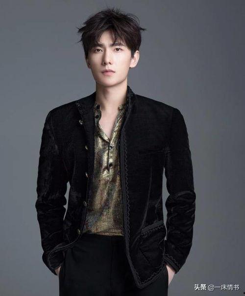 狗仔爆料娱乐圈顶流姐弟恋情,甜蜜互动引热议