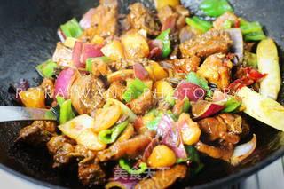 新疆大盘鸡老板爆料视频,独家秘制配方与经营之道